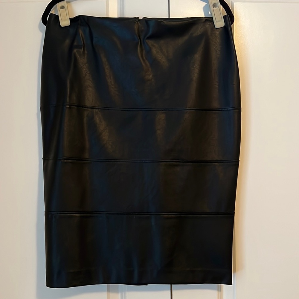 Reitmans black leather look skirt NWT